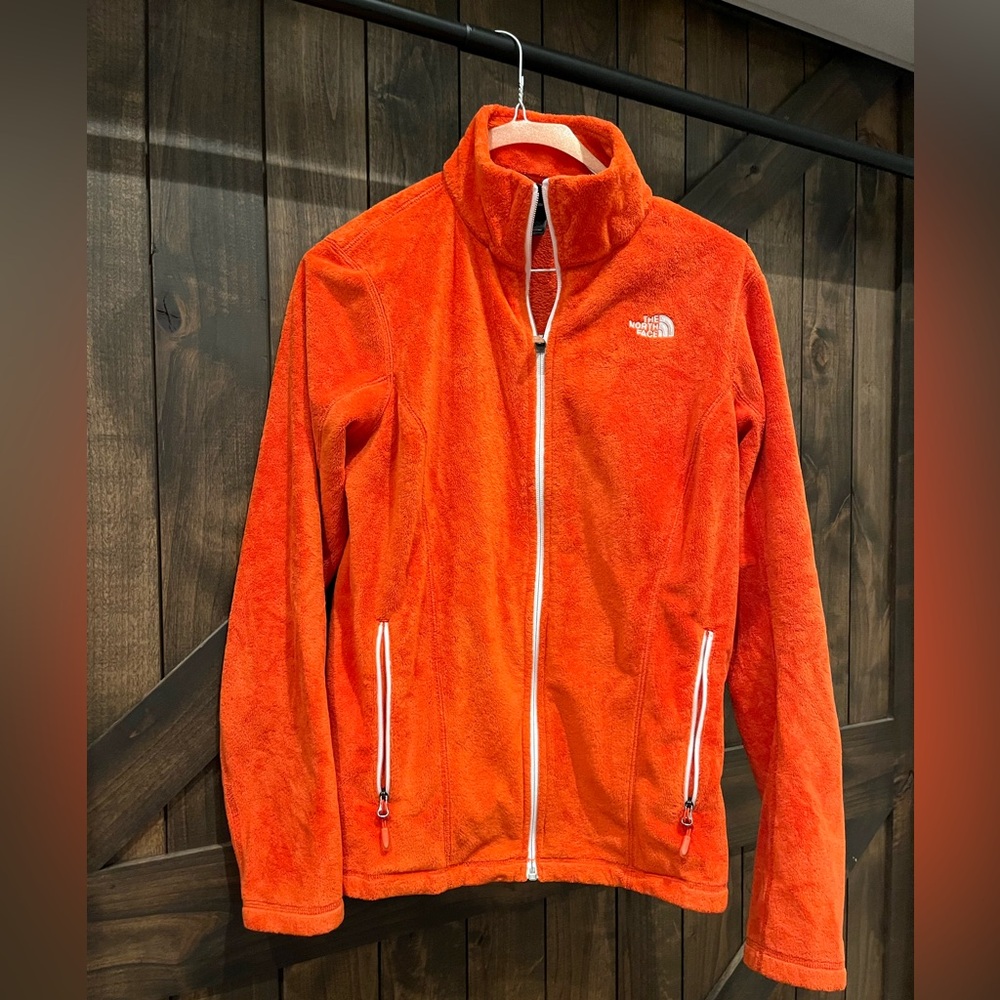 North face fleece. Used very good condition. Size M (fits like a 6 women’s)
